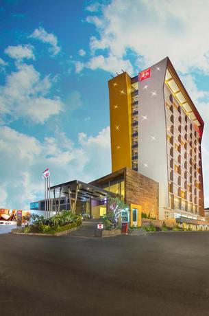 Imagen de los exteriores del Hotel Ibis Padang. Foto 24