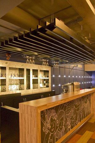 Imagen del bar/restaurante del Hotel Ibis Padang. Foto 2