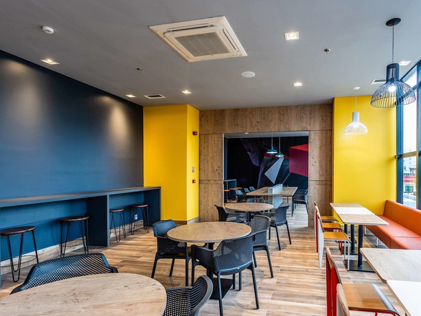 Imagen del bar/restaurante del Hotel Ibis Palmas Avenida Jk. Foto 5