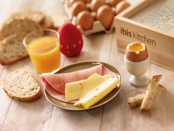 Imagen del bar/restaurante del Hotel Ibis Paris Avenue De La Republique. Foto 3