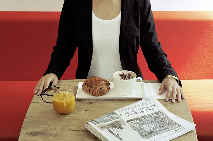 Imagen del bar/restaurante del Hotel Ibis Paris Avenue De La Republique. Foto 10