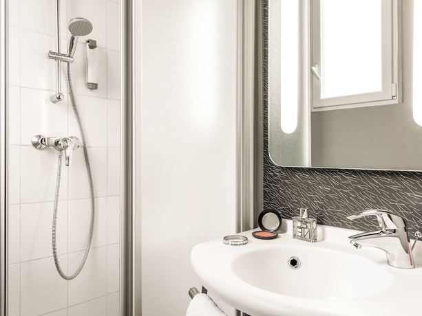 Imagen de la habitación del Hotel Ibis Paris Boulogne Billancourt. Foto 15