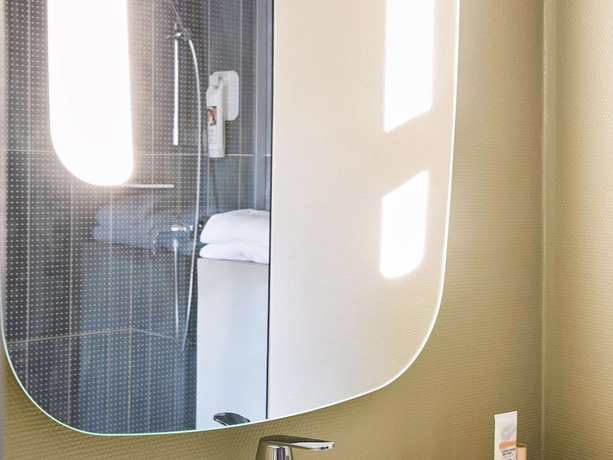 Imagen de la habitación del Hotel Ibis Paris Canal Saint Martin. Foto 19