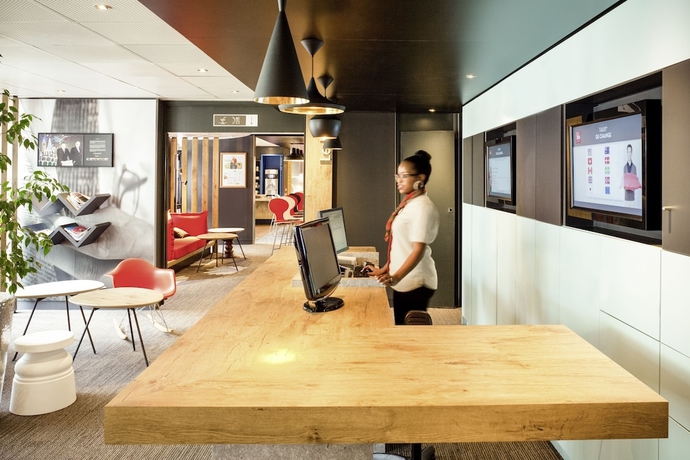 Imagen de los interiores del Hotel Ibis Paris Gennevilliers. Foto 19