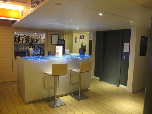 Imagen del bar/restaurante del Hotel Ibis Paris Italie Tolbiac. Foto 10