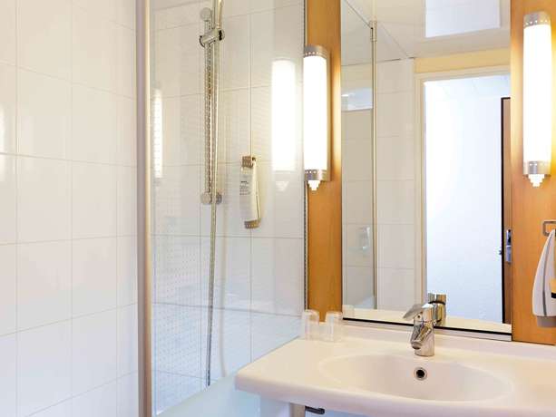 Imagen de la habitación del Hotel Ibis Paris La Défense Esplanade. Foto 12