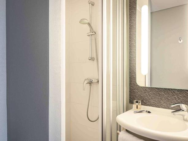 Imagen de la habitación del Hotel Ibis Paris Levallois Perret. Foto 2