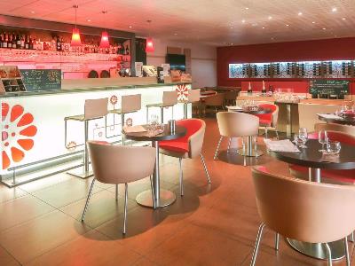 Imagen del bar/restaurante del Hotel Ibis Paris Montmartre Sacré-Coeur. Foto 3