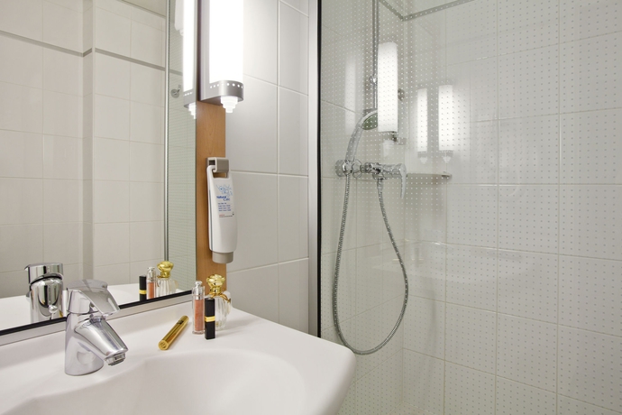 Imagen de la habitación del Hotel Ibis Paris Ornano Montmartre Nord 18ème. Foto 10