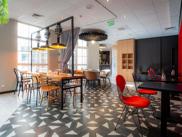 Imagen del bar/restaurante del Hotel Ibis Paris Ornano Montmartre Nord 18&egrave;me. Foto 6