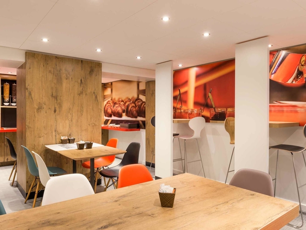 Imagen del bar/restaurante del Hotel Ibis Paris Père Lachaise. Foto 7