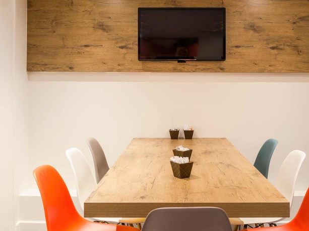 Imagen del bar/restaurante del Hotel Ibis Paris Père Lachaise. Foto 8