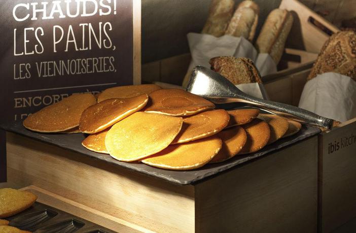 Imagen del bar/restaurante del Hotel Ibis Paris Porte De Clichy Centre. Foto 16