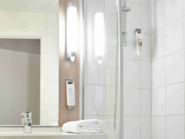 Imagen de la habitación del Hotel Ibis Paris Porte D'orléans. Foto 17