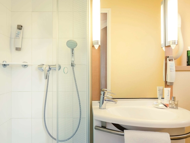 Imagen de la habitación del Hotel Ibis Paris Porte D'orléans. Foto 19