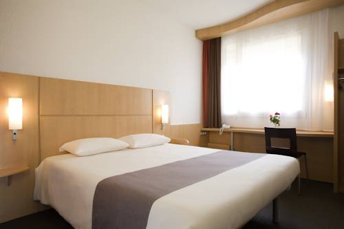 Imagen de la habitación del Hotel Ibis Paris Rueil Malmaison. Foto 8