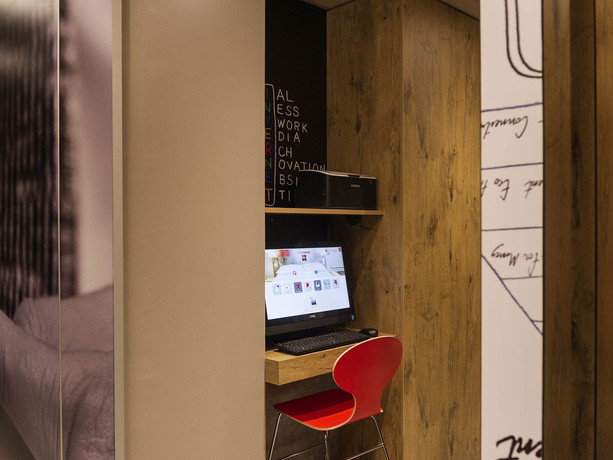 Imagen general del Hotel Ibis Paris Vaugirard Porte De Versailles. Foto 3