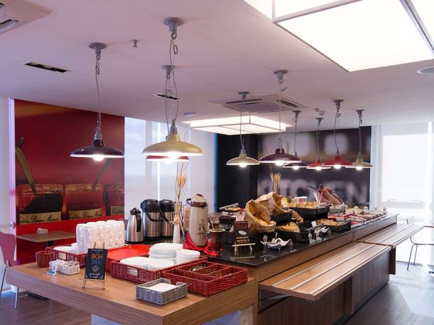 Imagen del bar/restaurante del Hotel Ibis Passo Fundo Centro. Foto 5