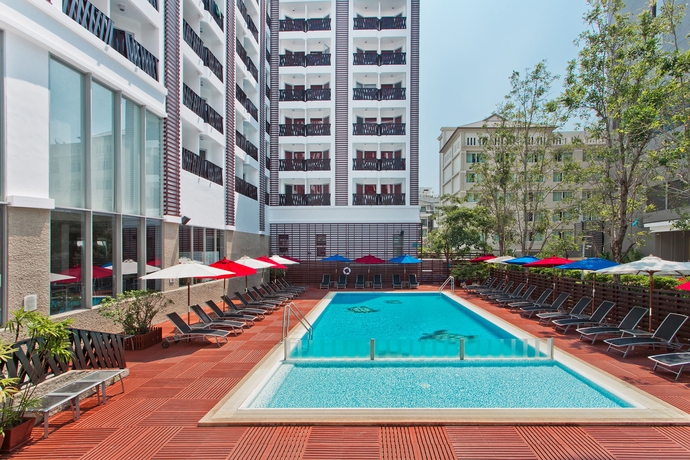 Imagen de la piscina del Hotel Ibis Pattaya. Foto 17