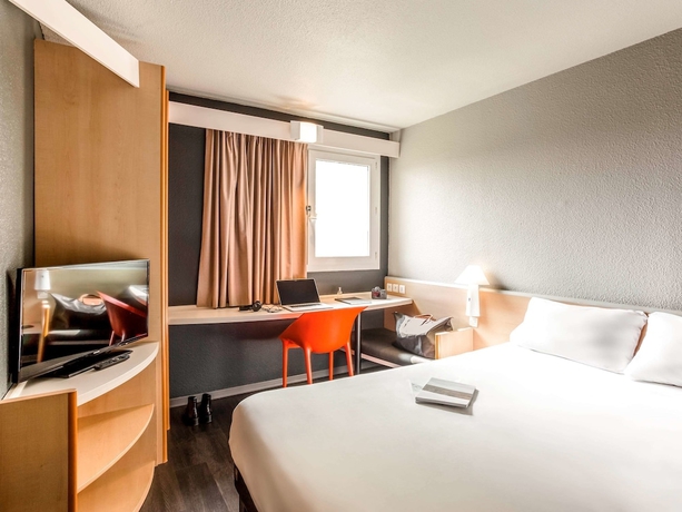 Imagen de la habitación del Hotel Ibis Pau Lescar. Foto 6