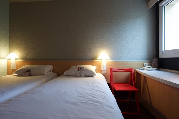 Imagen de la habitación del Hotel Ibis Pau Lescar. Foto 7
