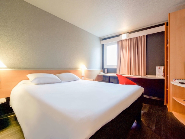 Imagen de la habitación del Hotel Ibis Pau Lescar. Foto 12