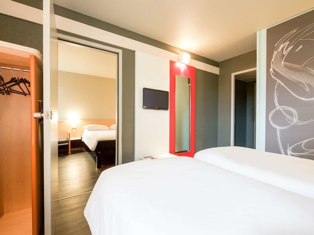 Imagen de la habitación del Hotel Ibis Pau Lescar. Foto 16