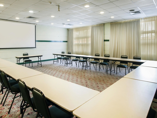 Imagen de los interiores del Hotel Ibis Paulinia. Foto 18