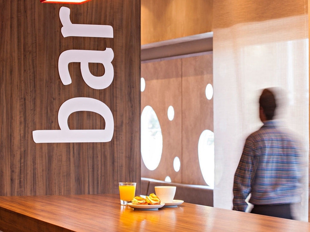 Imagen de los interiores del Hotel Ibis Pilar. Foto 14