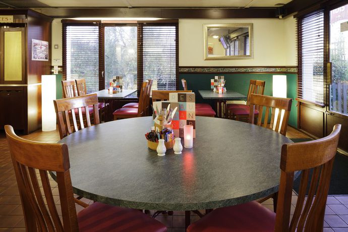 Imagen del bar/restaurante del Hotel Ibis Plymouth. Foto 3