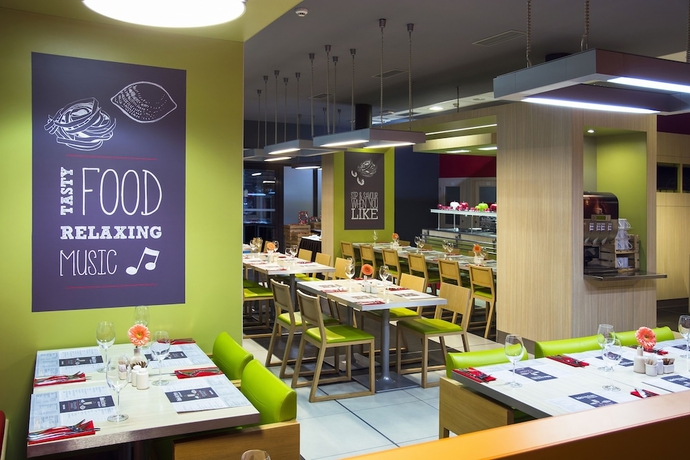 Imagen del bar/restaurante del Hotel Ibis Plzen. Foto 2