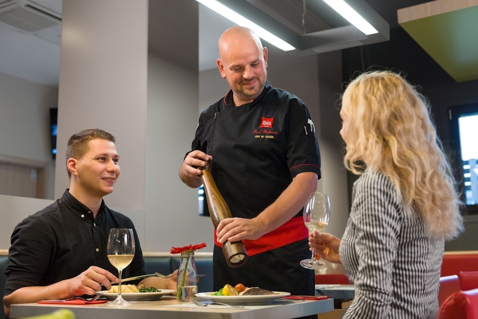 Imagen del bar/restaurante del Hotel Ibis Plzen. Foto 4