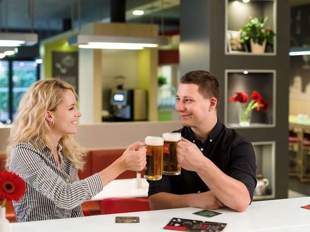 Imagen del bar/restaurante del Hotel Ibis Plzen. Foto 5