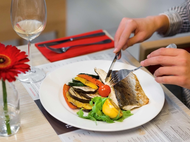 Imagen del bar/restaurante del Hotel Ibis Plzen. Foto 6