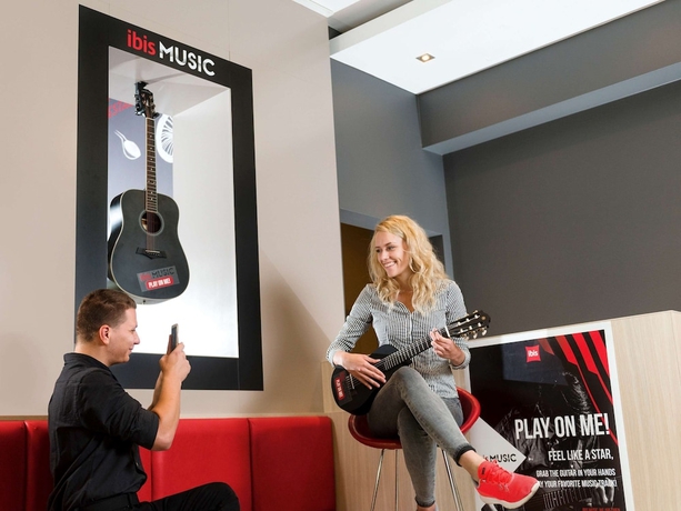 Imagen del bar/restaurante del Hotel Ibis Plzen. Foto 11