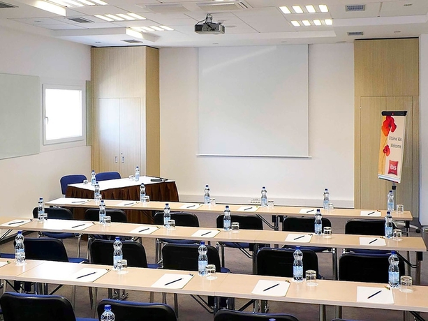 Imagen de los interiores del Hotel Ibis Plzen. Foto 17