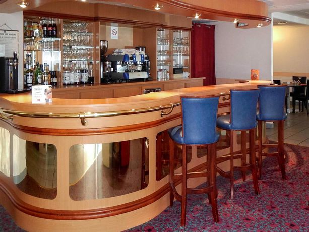 Imagen del bar/restaurante del Hotel Ibis Poitiers Beaulieu. Foto 5