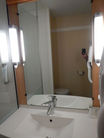 Imagen de la habitación del Hotel Ibis Poitiers Beaulieu. Foto 12