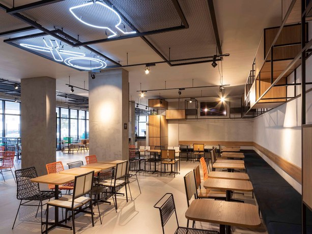 Imagen del bar/restaurante del Hotel Ibis Ponta Grossa. Foto 2