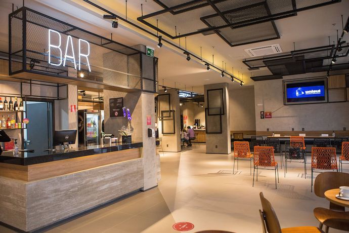 Imagen del bar/restaurante del Hotel Ibis Ponta Grossa. Foto 3