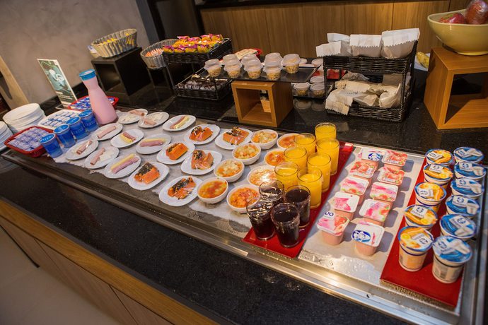 Imagen del bar/restaurante del Hotel Ibis Ponta Grossa. Foto 4