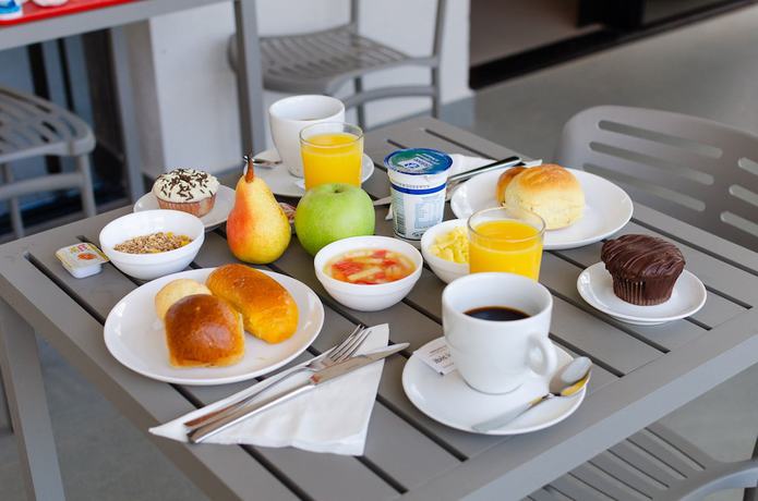 Imagen del bar/restaurante del Hotel Ibis Ponta Grossa. Foto 7