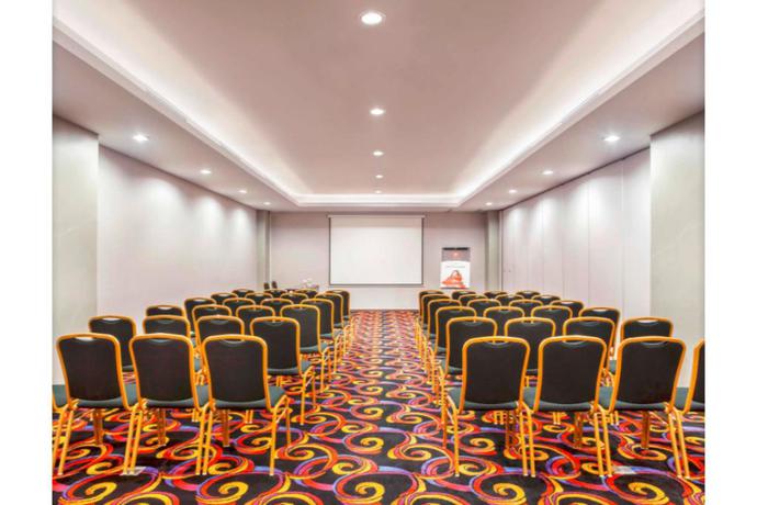 Imagen de los interiores del Hotel Ibis Pontianak City Center. Foto 10