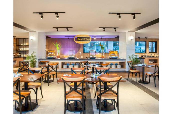 Imagen del bar/restaurante del Hotel Ibis Pontianak City Center. Foto 6