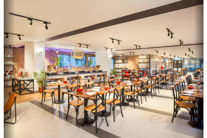 Imagen del bar/restaurante del Hotel Ibis Pontianak City Center. Foto 7