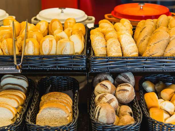 Imagen del bar/restaurante del Hotel Ibis Porto Alegre Aeroporto. Foto 3