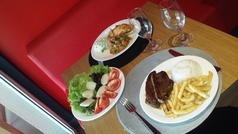 Imagen del bar/restaurante del Hotel Ibis Porto Alegre Aeroporto. Foto 7