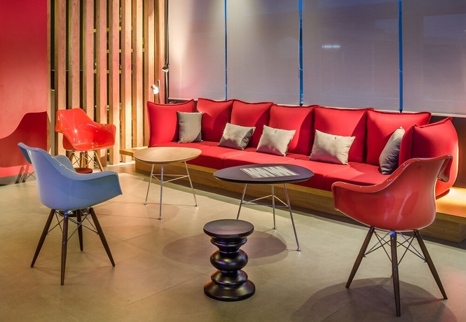 Imagen de los interiores del Hotel Ibis Porto Alegre Assis Brasil. Foto 17