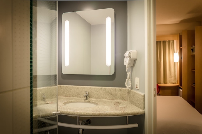 Imagen de la habitación del Hotel Ibis Porto Alegre Assis Brasil. Foto 15