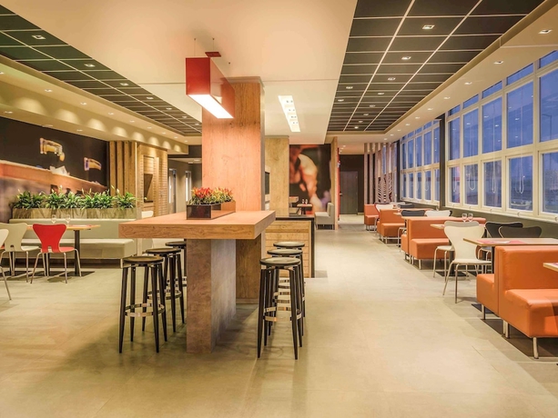 Imagen del bar/restaurante del Hotel Ibis Porto Alegre Assis Brasil. Foto 6